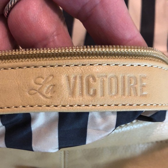 POUR LE VICTOIRE Leather Shoulder-bag Purse Luxe Natural & Gold LOGO Stripe NEW - Picture 9 of 15